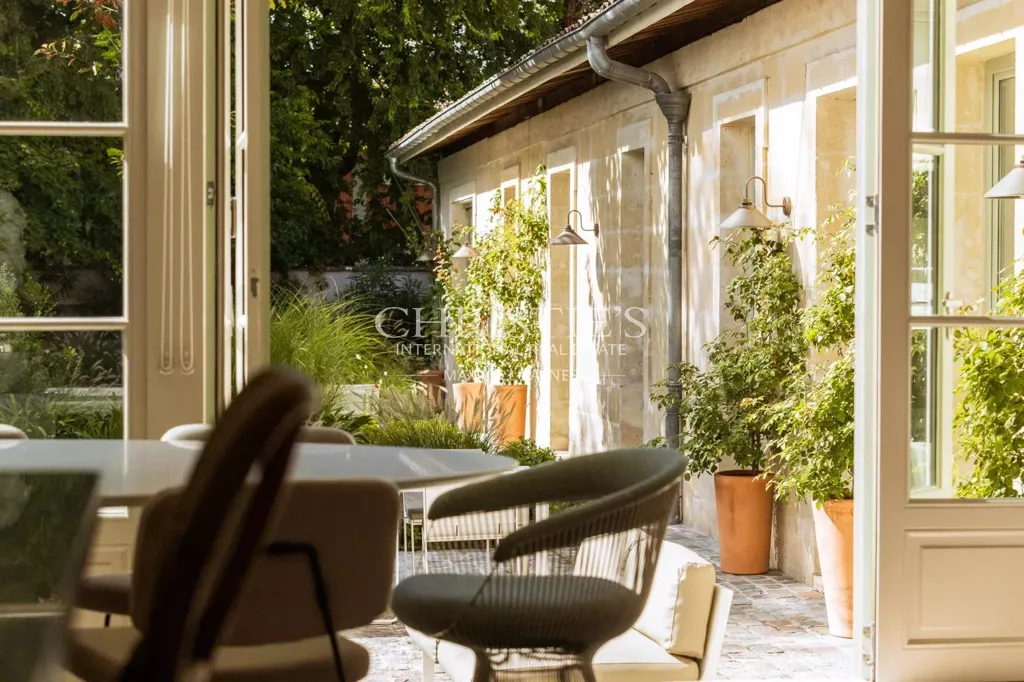Terrasse - Maison en Pierre avec Piscine au Cœur de Caudéran