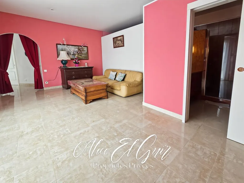Living Room - Architectural House with Pool in Carcassonne