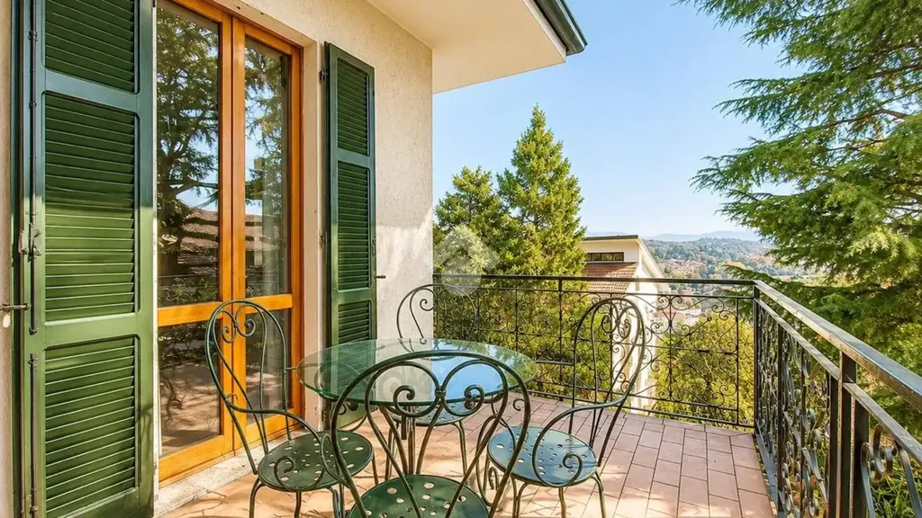 Balcone - Panoramic Villa with Garden in Ponte Lambro