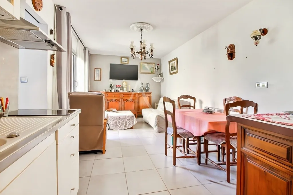 Cuisine - Appartement Rénové avec Balcon à Le Pradet