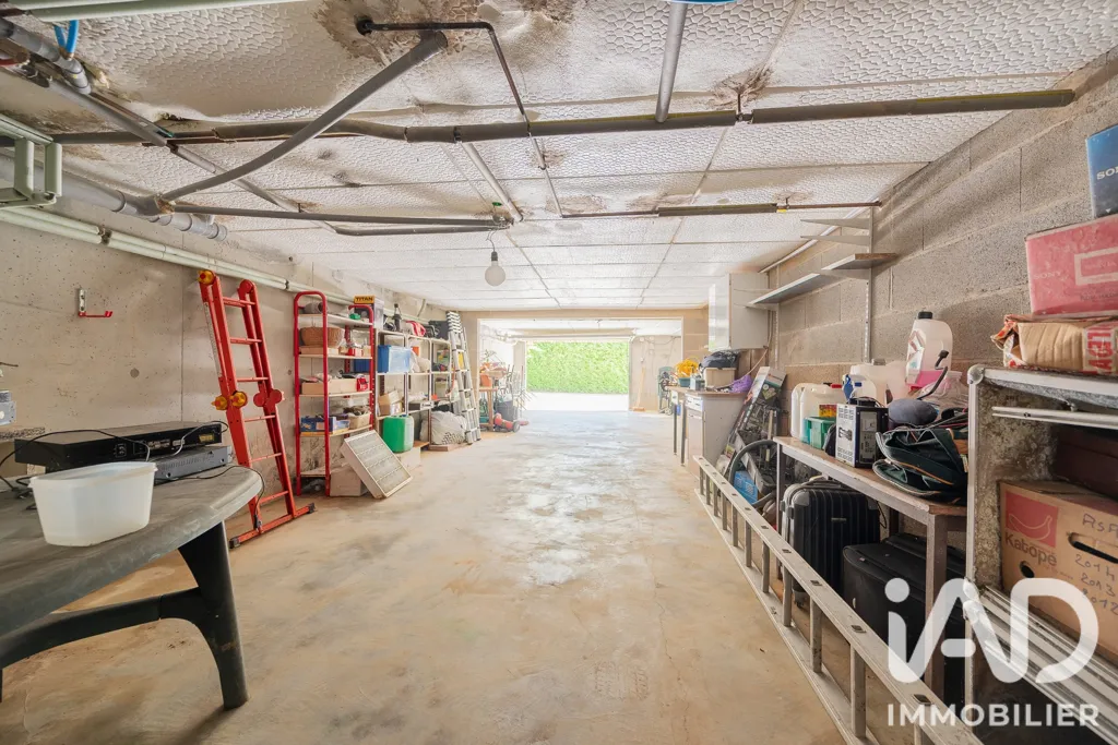 Garage - Pavilion with Large Garden in Les Ayvelles