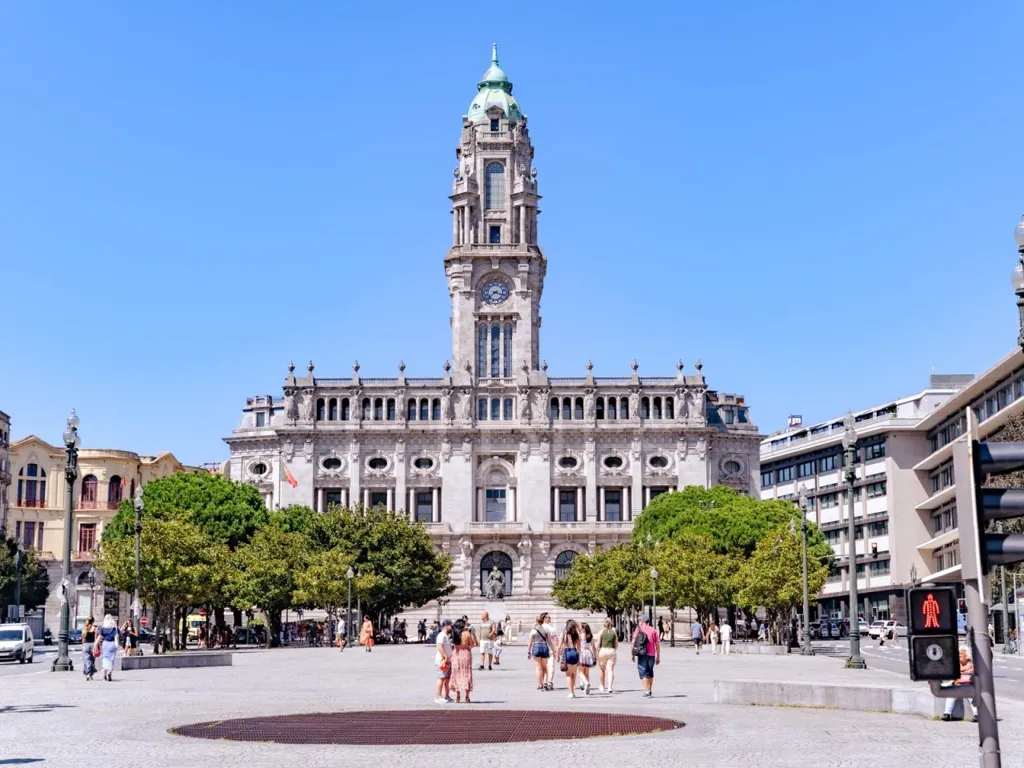 T2 Apartment with Balcony in Porto