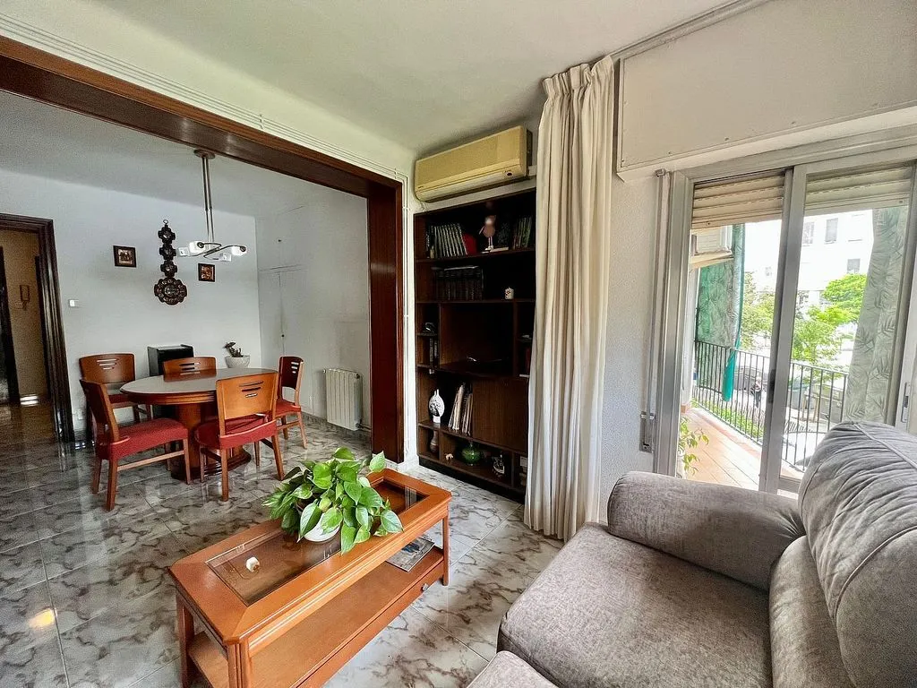 Salle à manger - Apartment with Balcony in Les Corts