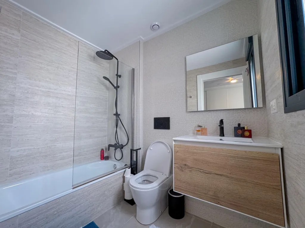 Salles de bain - Duplex with Rooftop Solarium in Playa del Cura