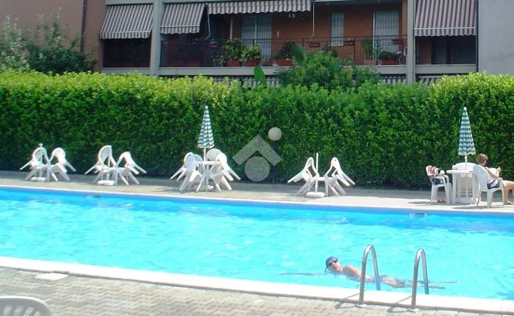 Piscine - Four-Room Apartment with Pool in Settimo Milanese