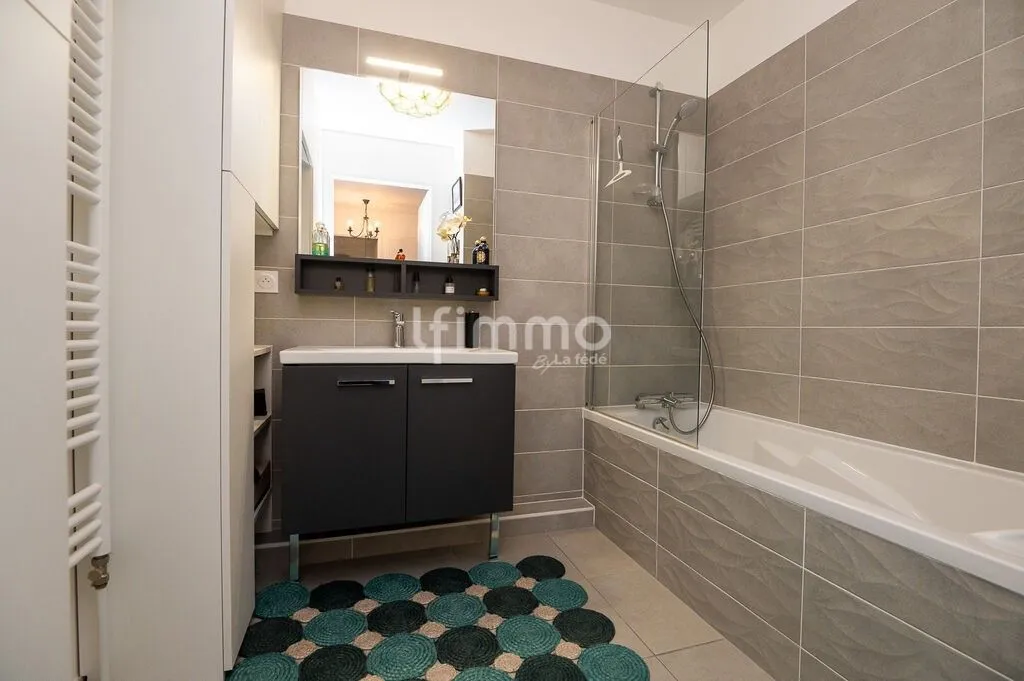 Bathrooms - Attic Apartment with Large Terrace in Schiltigheim