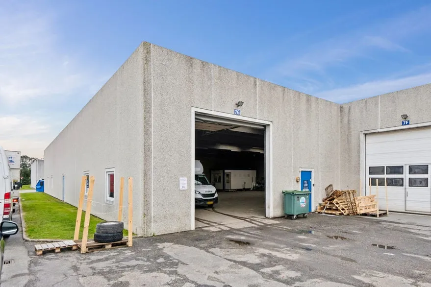 Garage - Warehouse with Port Access in Nørresundby
