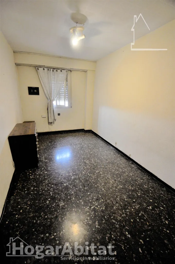 Toad - Spacious Apartment with Balcony in Malilla, Valencia