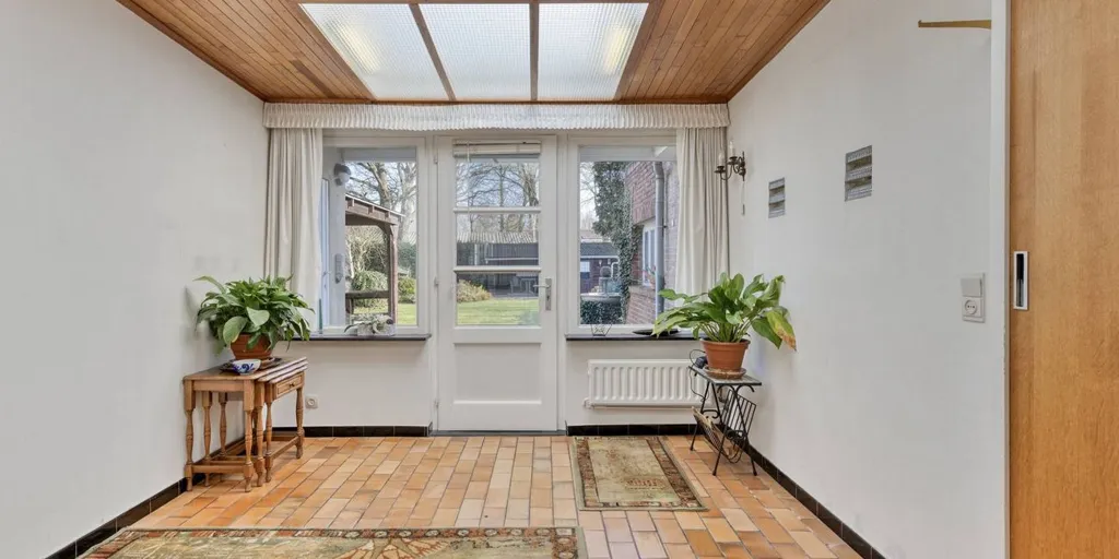 Esik - House with Development Potential in Brasschaat