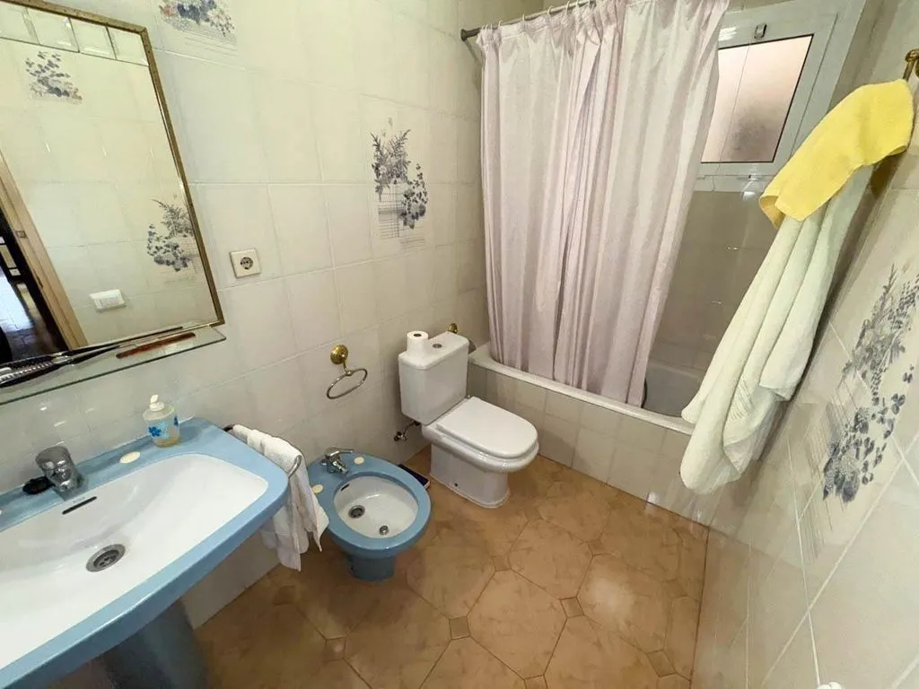 Salles de bain - Luxury Apartment Complex with Development Potential in Crevillent