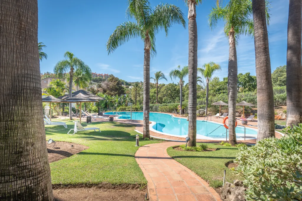 Bassein - Penthouse with Pool in Nueva Andalucía