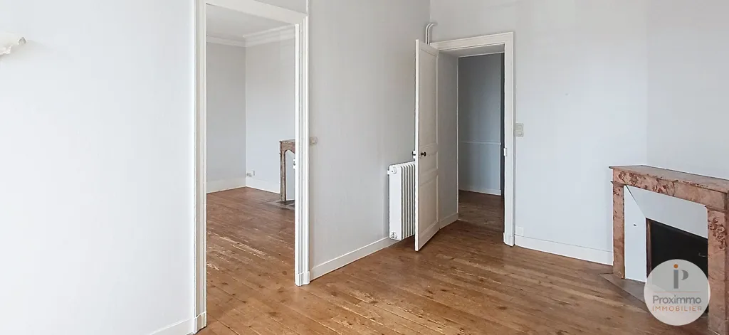 Elutuba - Bright 4-Piece Apartment in Redon Centre