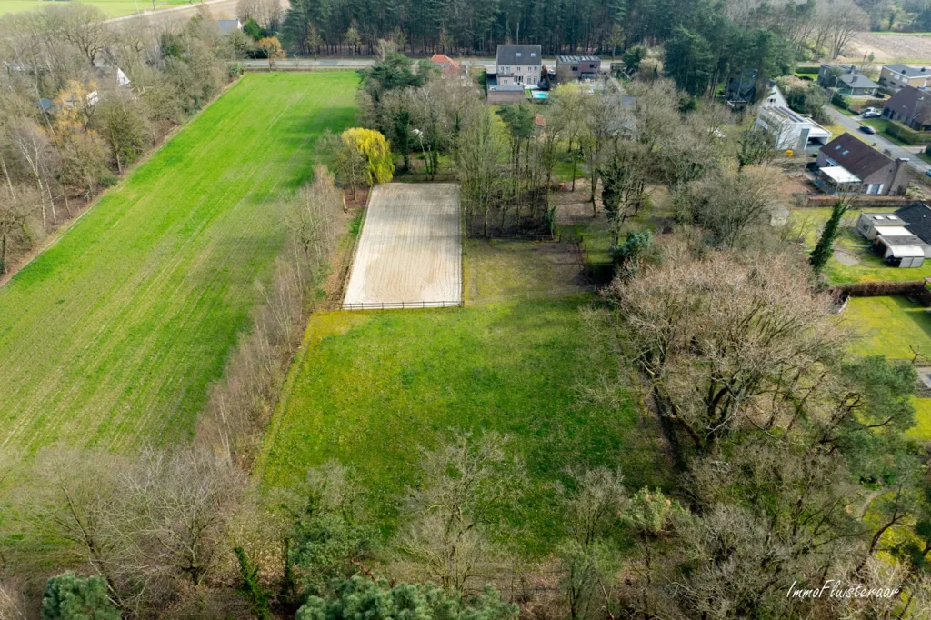 Vue aérienne - Villa avec Piste Éclairée et Stalles à Geel