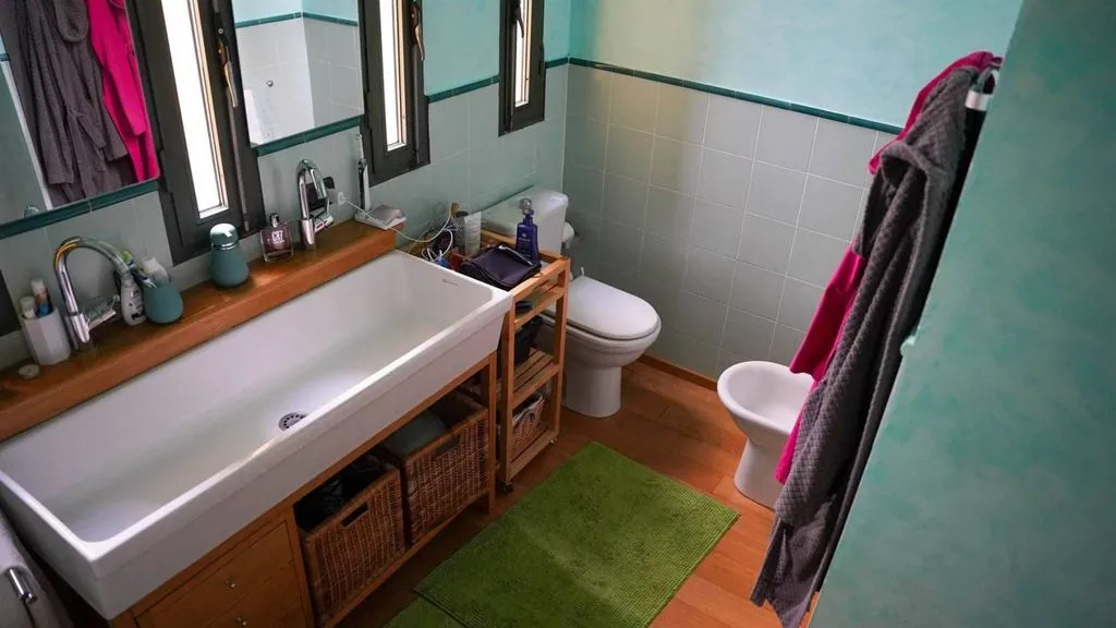 Bathrooms - Detached Villa with Panoramic View in Traversetolo