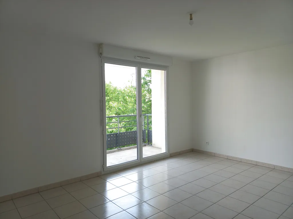 Toad - 3-Bedroom Apartment with Balcony in Vichy
