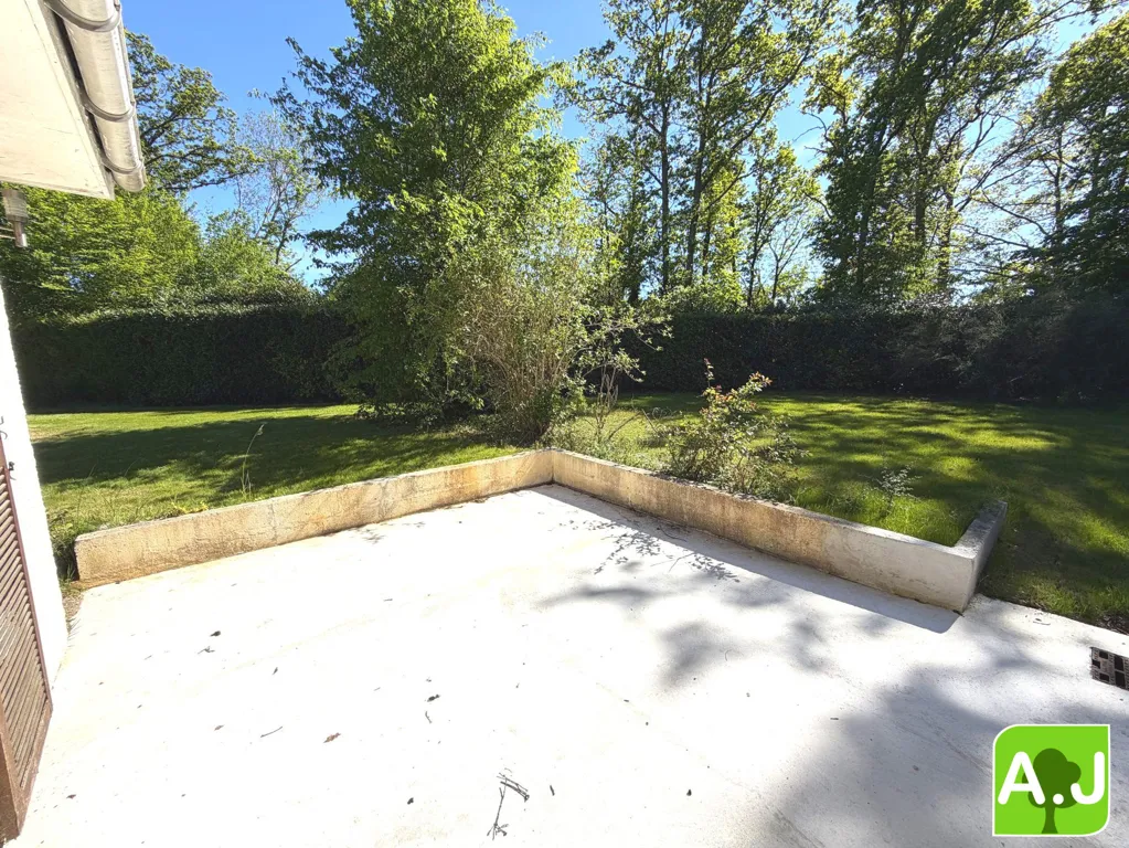 Jardin - Maison Traditionnelle avec Jardin près d'Évreux