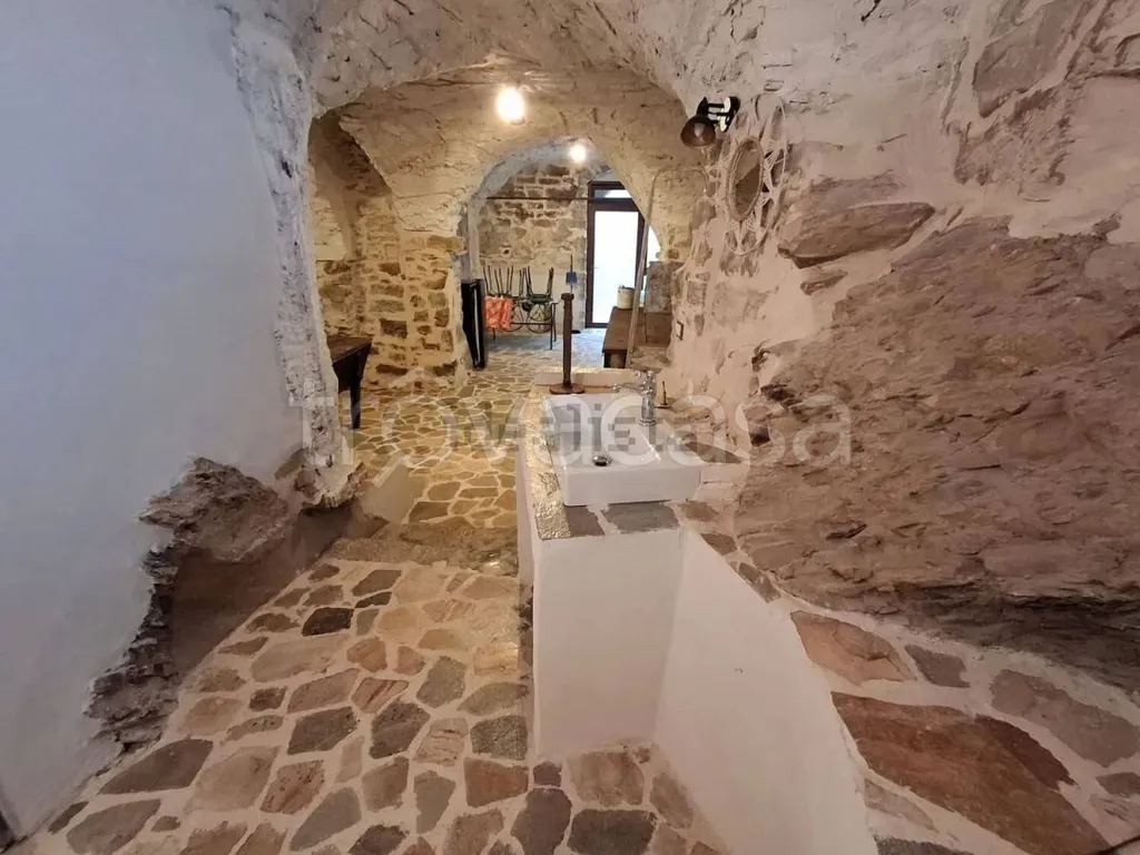 Toad - Restored Apartment in Historic Centre, Cipressa
