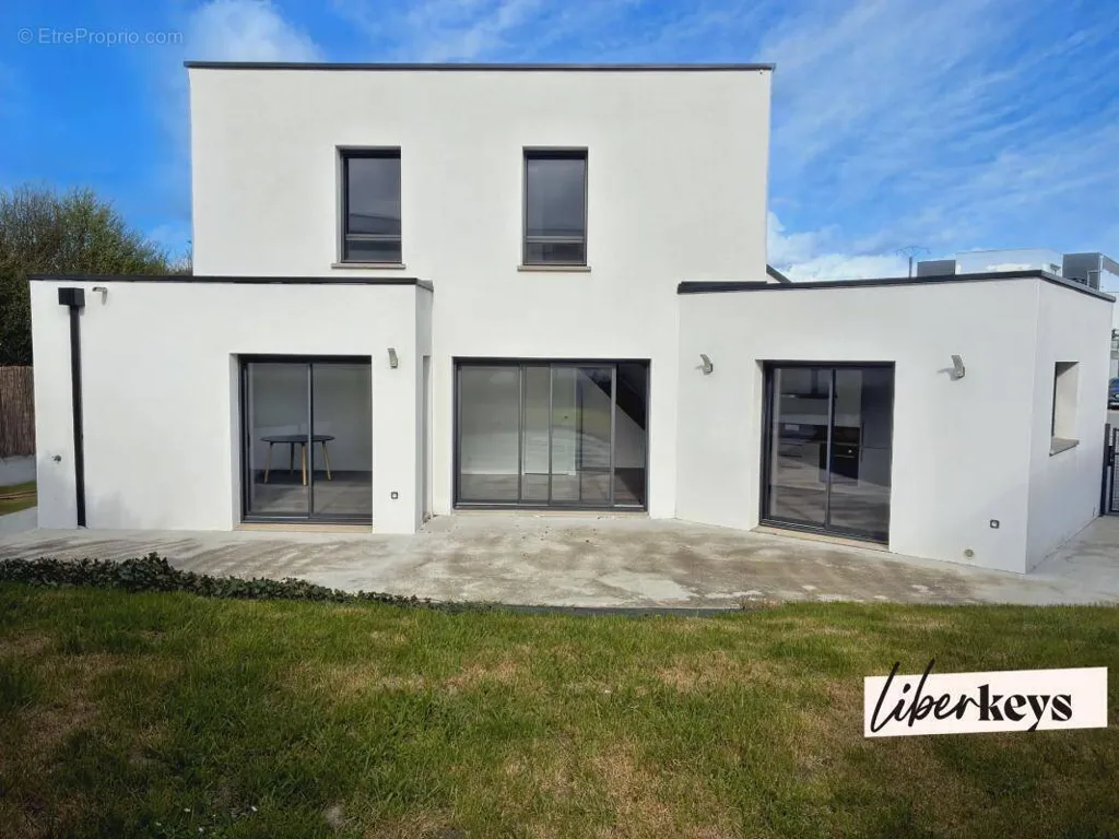 Extérieur - Maison Moderne avec Jardin à Ploeren