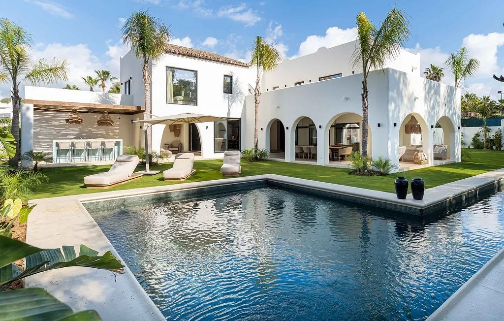 Bassein - Renovated Villa with Pool in Guadalmina