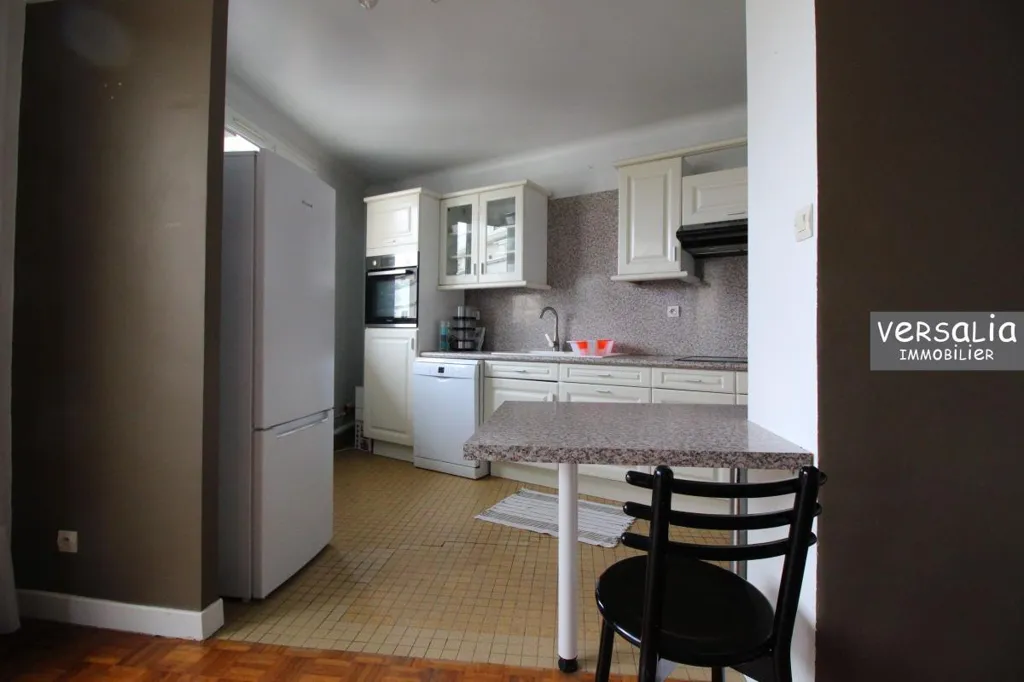 Cucina - 3-Bed Flat with Balcony in Leclerc Avenue