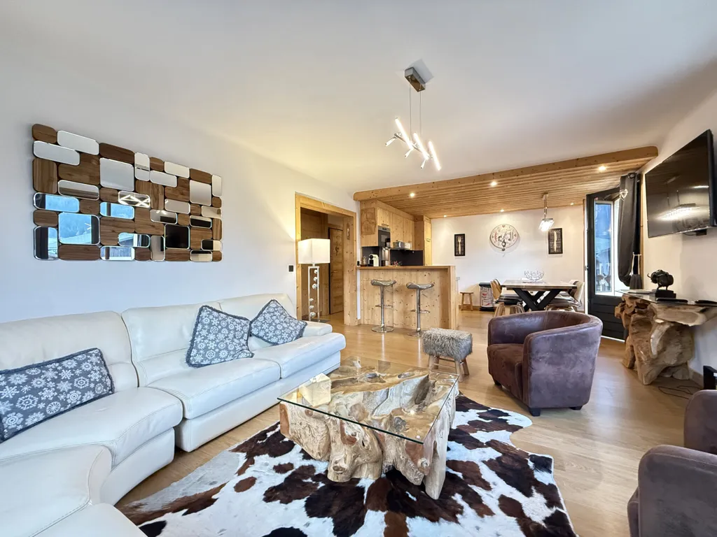 Séjour - Appartement Rénové avec Balcon à Praz-sur-Arly