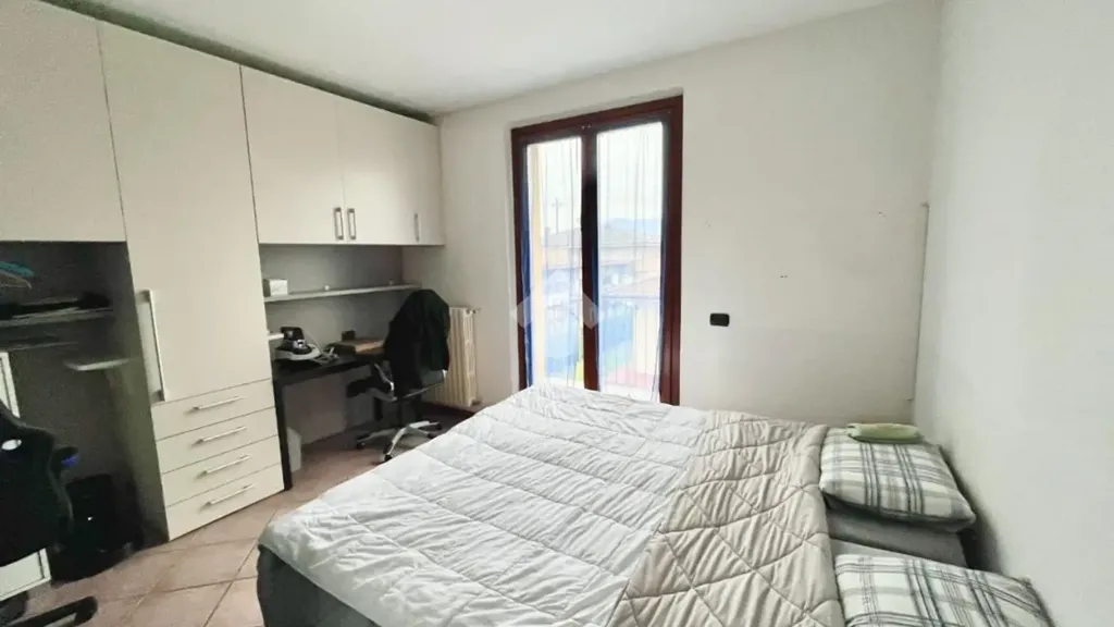 Chambres - Trilocale with Terrace in Adro