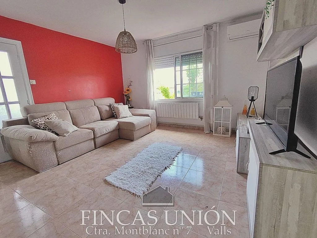 Soggiorno - Duplex with Terrace and Garden in Valls