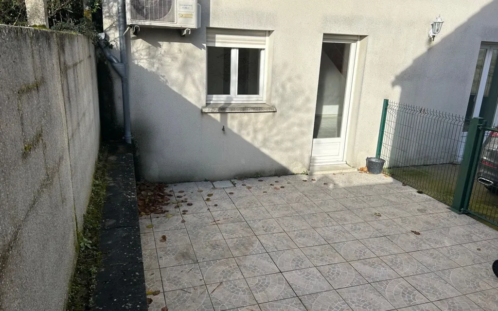 Aed - Contemporary House with Terrace in Monnaie