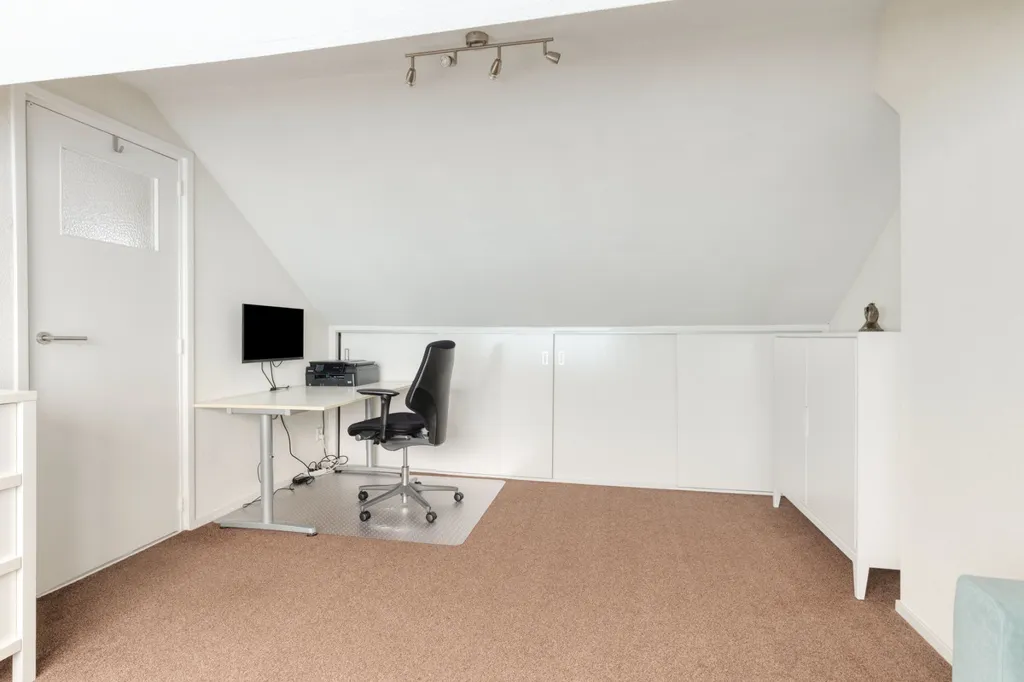 Bureau - Corner House with Garden in Dordrecht