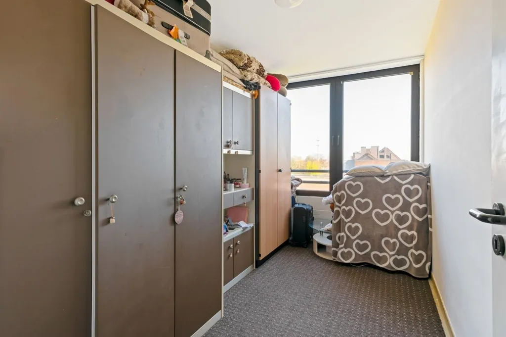 Chambres - Appartement Lumineux avec Parking à Sint-Niklaas