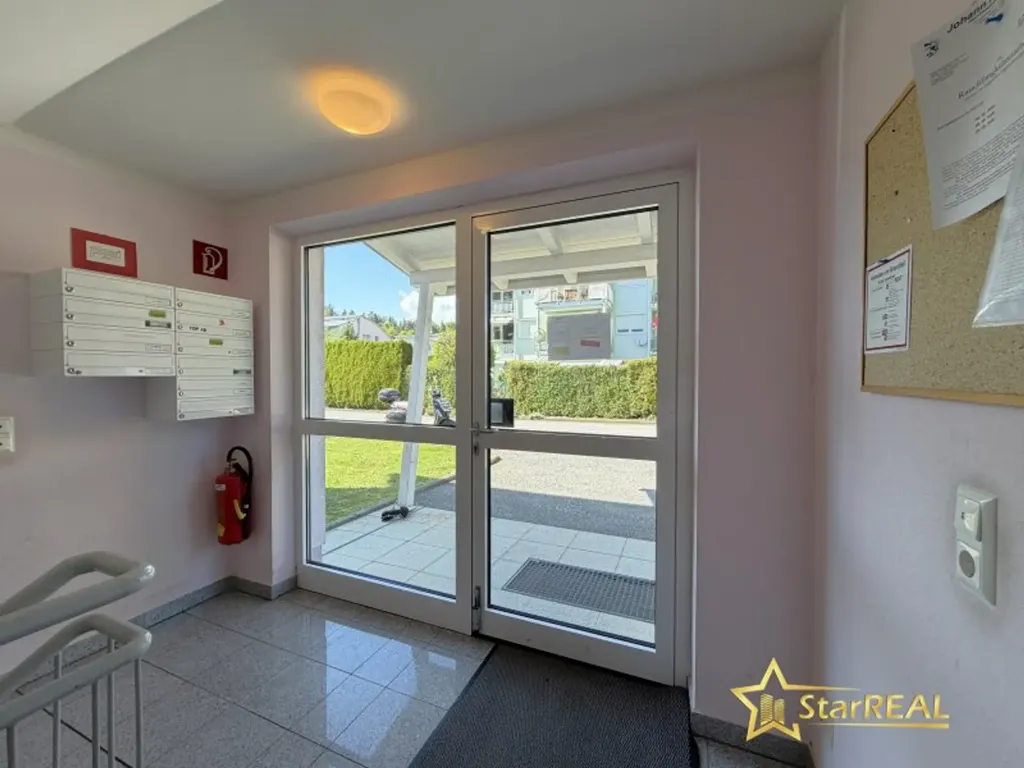 Entrée - Möblierte 3-Bedroom Apartment with Balcony in Velden Centre
