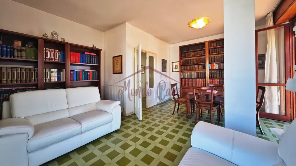 Séjour - Penthouse with Panoramic View in Massa Centre