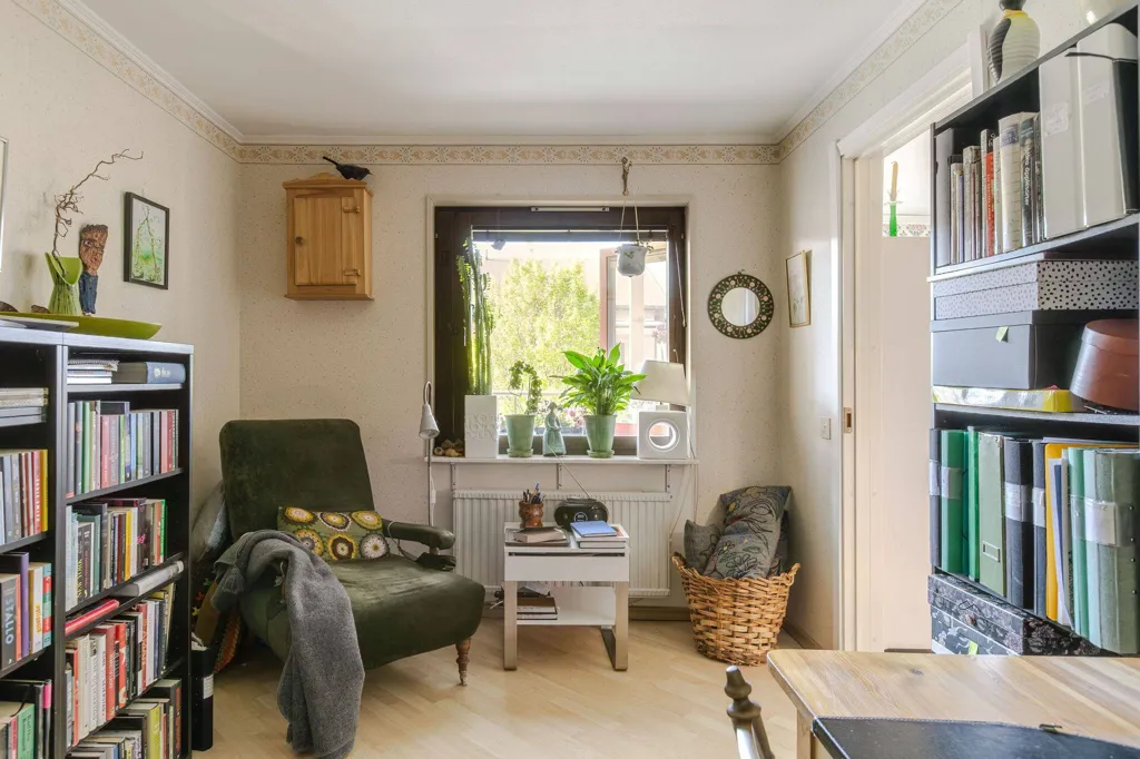 Bureau - Apartment with Two Balconies in Linköping