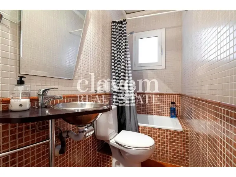 Vannitoad - Characterful Apartment with Balcony in L'Esquerra de l'Eixample