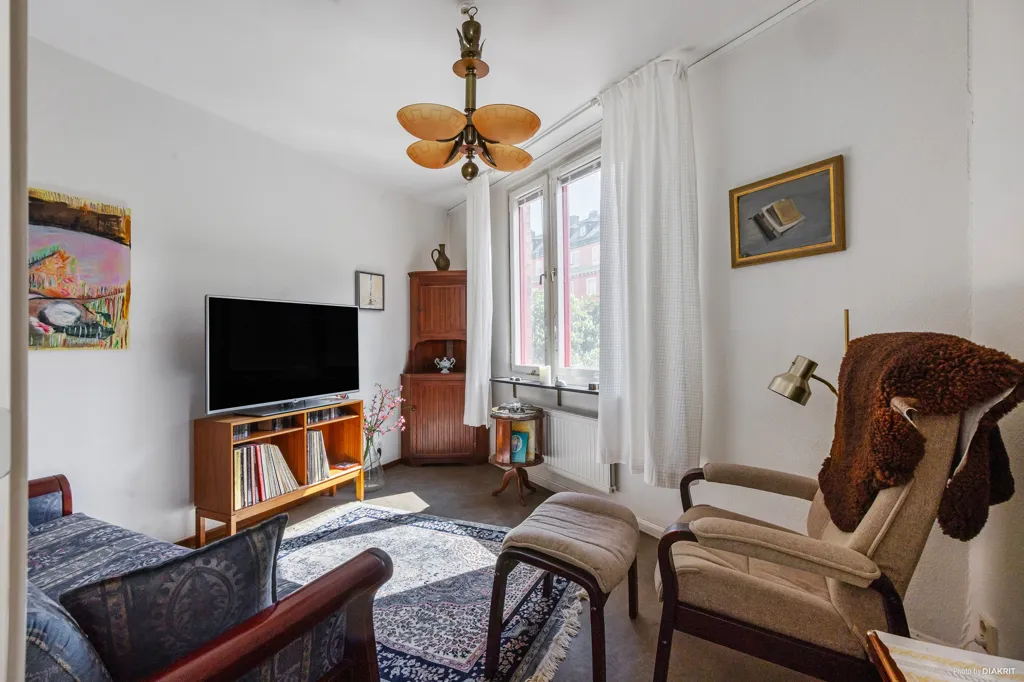 Elutuba - Corner Apartment with Sunny Balcony at Karlaplan