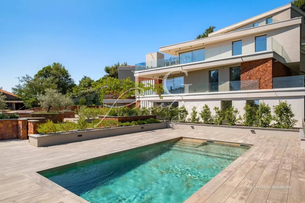 Pool - Contemporary Residence with Pool in Esterel
