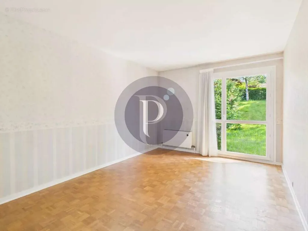 Chambres - Maison de Plain-Pied avec Jardin à Igny