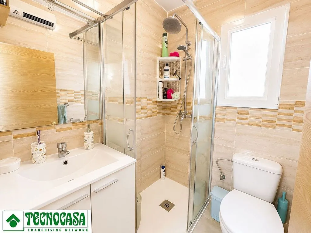Salles de bain - Apartment with Air Conditioning in City Centre