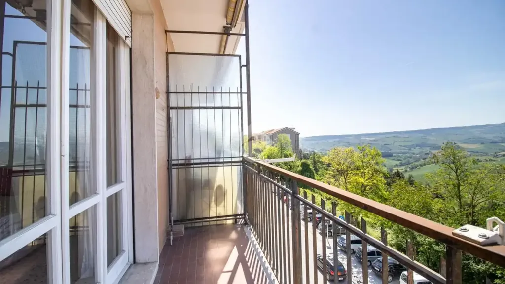Balcon - Three-Bedroom Apartment with Balcony in Fermo