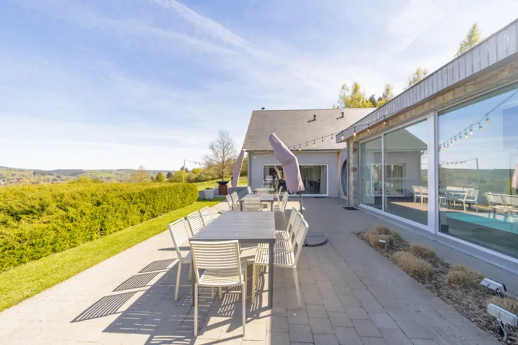 Gîte avec Vue Imprenable et Espace Wellness à Stavelot