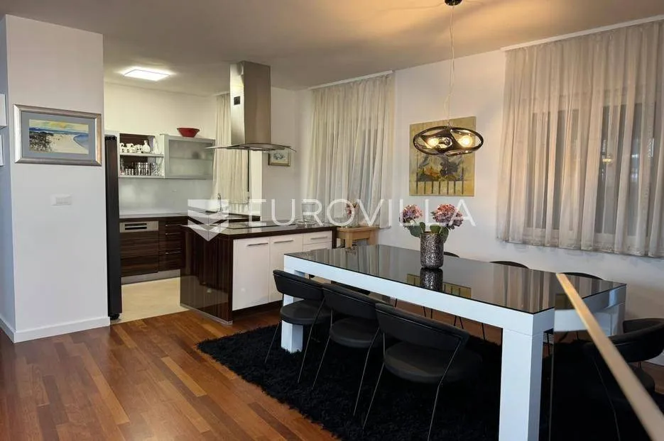 Salle à manger - Luxury Penthouse with Plot in Bol Town Centre