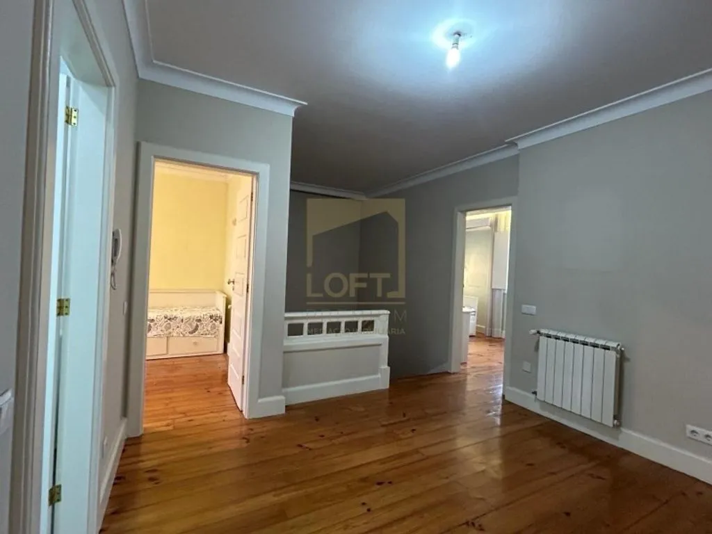 Esik - Luxury T5 House with Garden in Guimarães