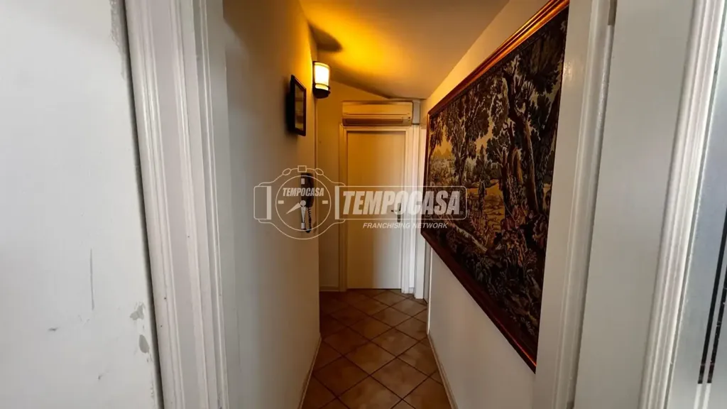 Esik - Two-Level Apartment with Terrace in Comacchio Centre
