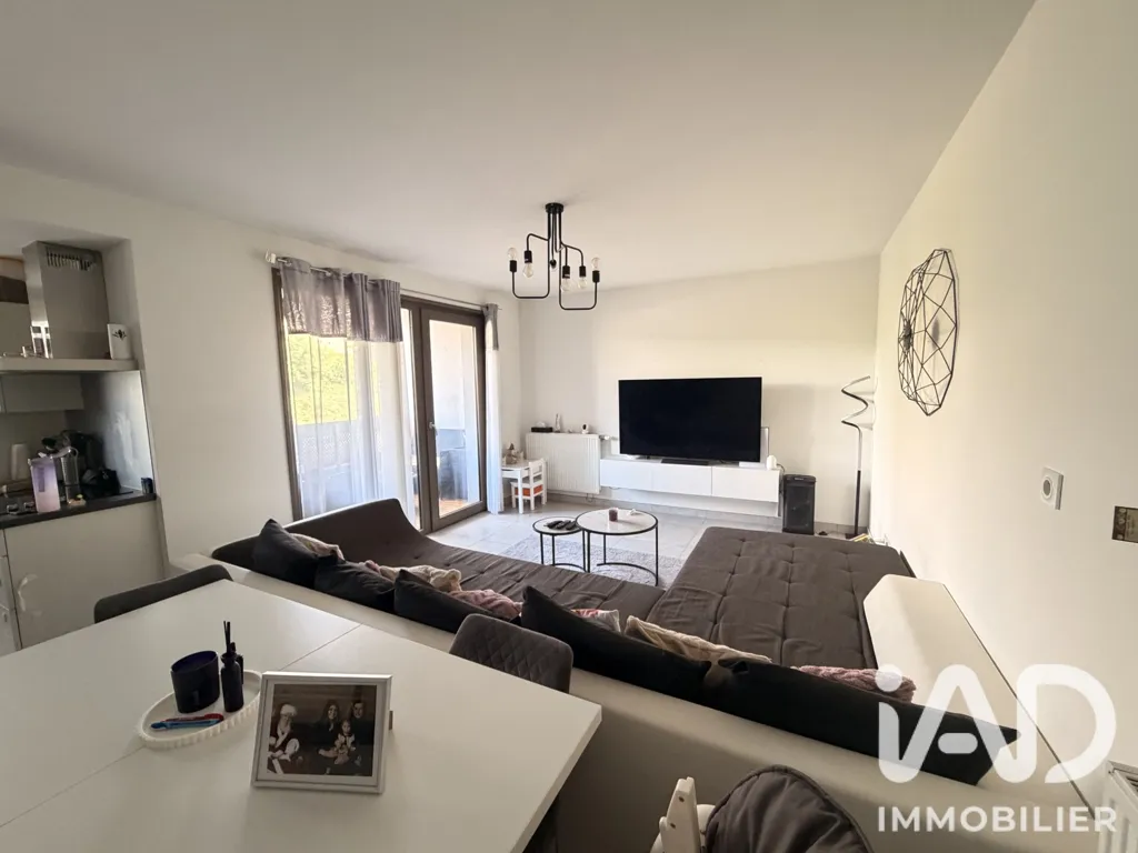 Séjour - Appartement T3 avec Balcon au Centre de Viry