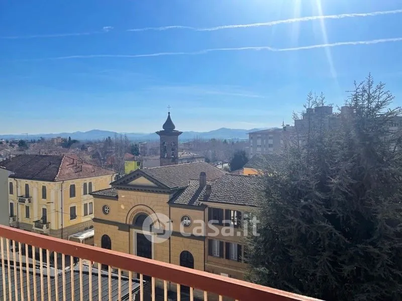 Rõdu - Apartment with Hillside View in Voghera