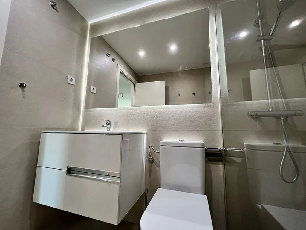 Salles de bain - 1-Bedroom Flat with Terrace in Carabanchel