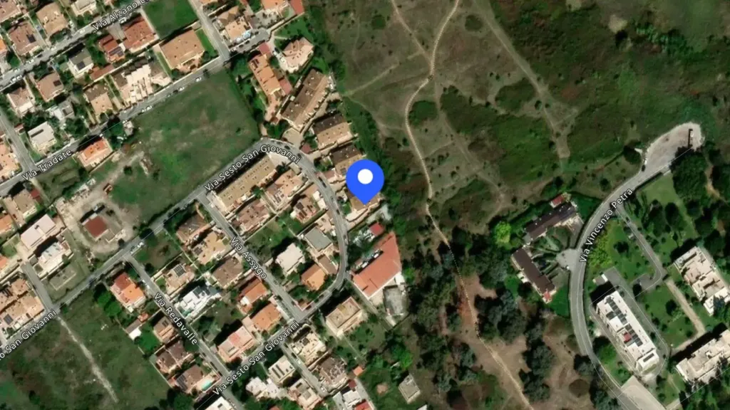 Apartment with Parking in Roma