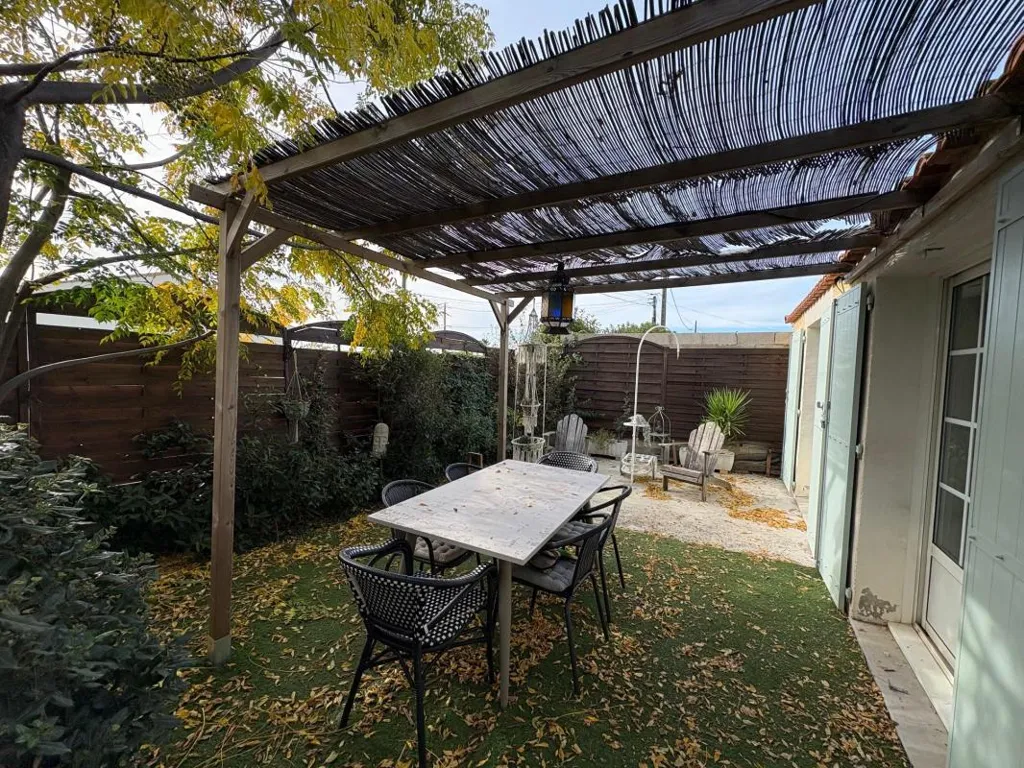Terrass - Piscine Villa with Garden in Adissan