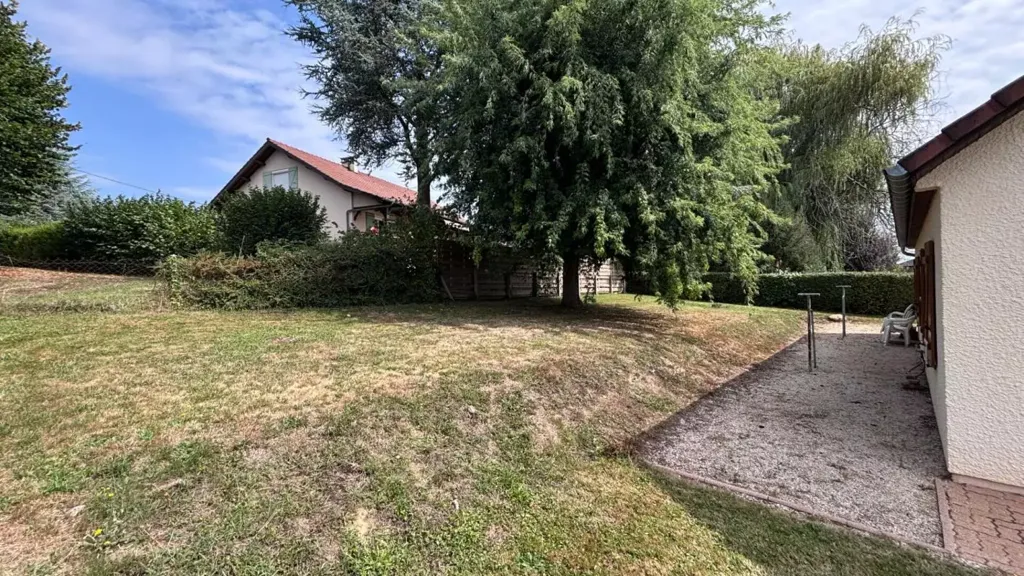 Jardin - Villa Plain-Pied avec Jardin à Romenay