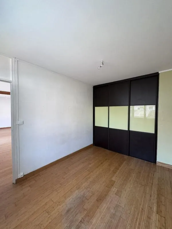 Pièces - Appartement avec Garage et Cave près du Centre-ville d'Arras